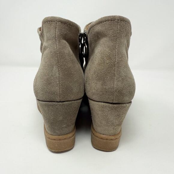 Sofft Tan Suede Wedge Heel Booties Women's Size 8 EUC Side Zip Waterproof - Picture 4 of 11